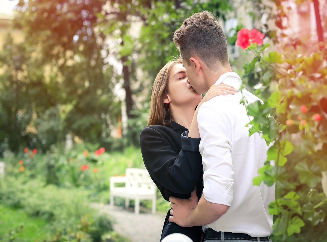 Creating Your Own Romantic Hug and Kiss GIF